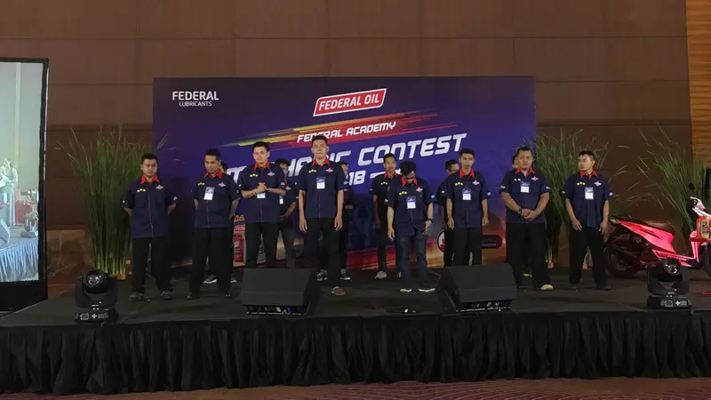 Para peserta Federal Oil Mechanic Contest