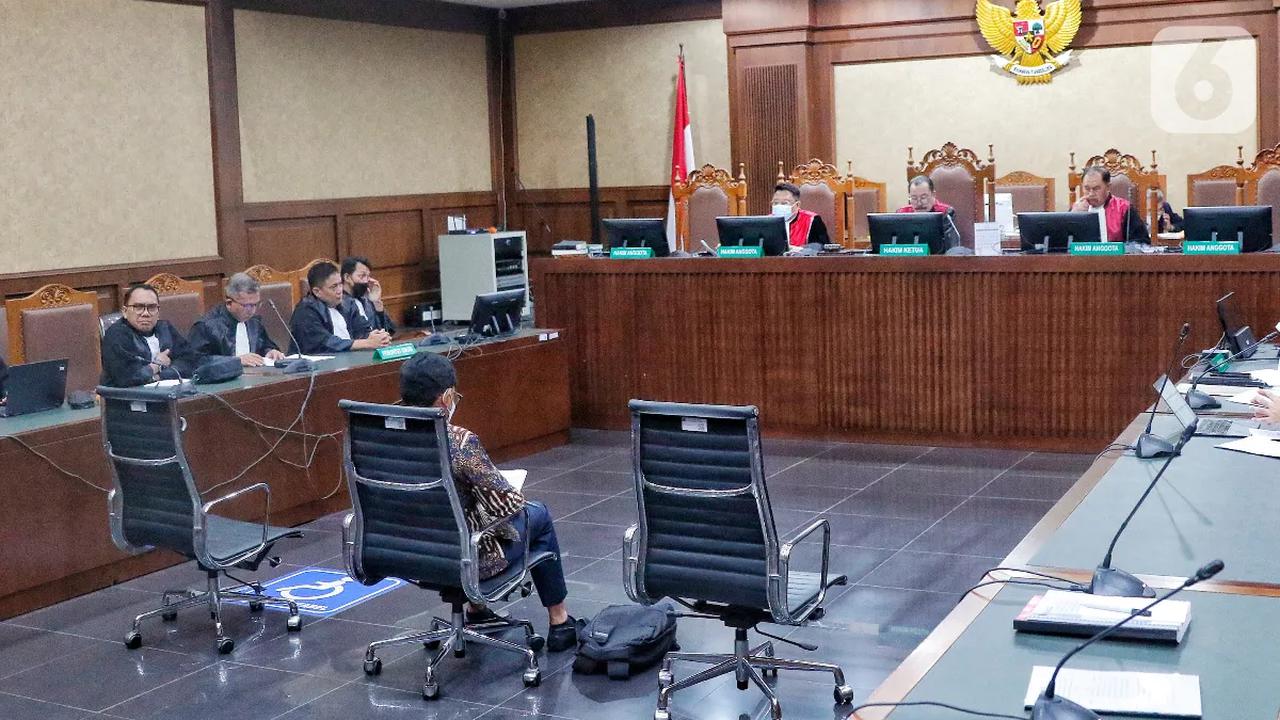 Adapun, jaksa meyakini bahwa terdakwa menyelewengi program pemerintah sebagai salah satu hal yang memberatkan hukumannya.<br>