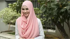 Hijab harian simple, chic tapi tetap elegan dengan bahan double hicon.