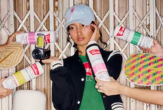 Inhaler Thailand adalah inhaler aromaterapi berbentuk stik kecil dengan aroma mentol dan bahan herbal lainnya. Di Thailand, produk ini sangat umum digunakan sebagai &ldquo;ya dom&rdquo; secara harfiah berarti alat untuk menghirup.