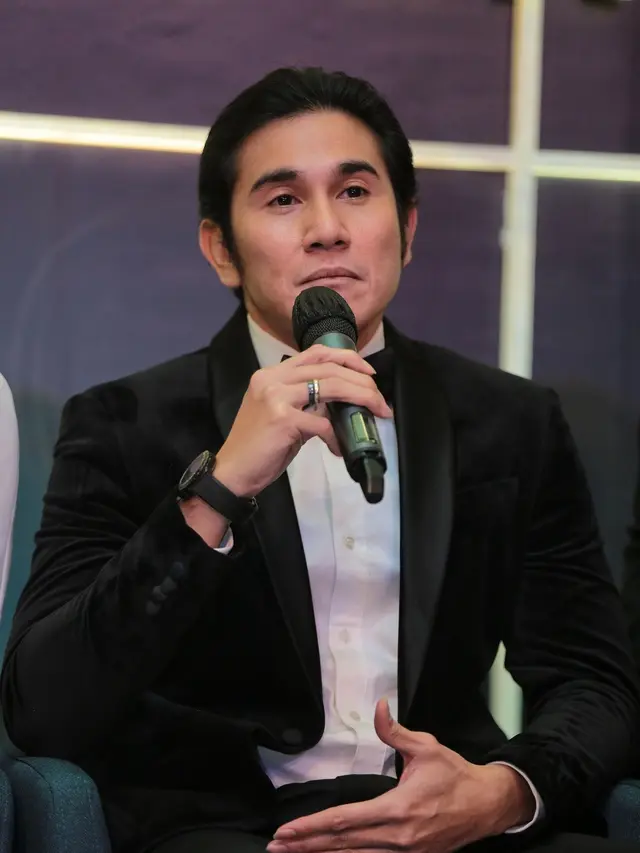 Vino G. Bastian di acara presscon film Perfect Strangers, Senin (17/10/2022). (Foto: Adrian Putra/Fimela)