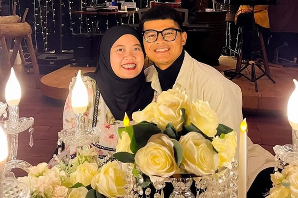 Hamil Anak Kedua, Ini 7 Potret Mesra Komika Musdalifah Basri dan Suami