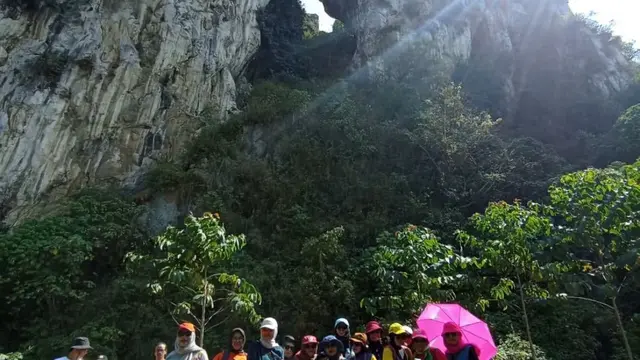 Gunung Guhapawon dikenal juga dengan nama Gunung Pawon atau Pasir Pawon