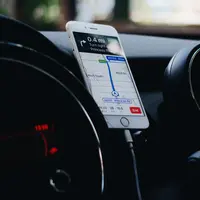 Ilustrasi aplikasi navigasi yang wajib dimiliki untuk menunjang kelancaran perjalanan mudik. (unsplash/Samuel Foster)