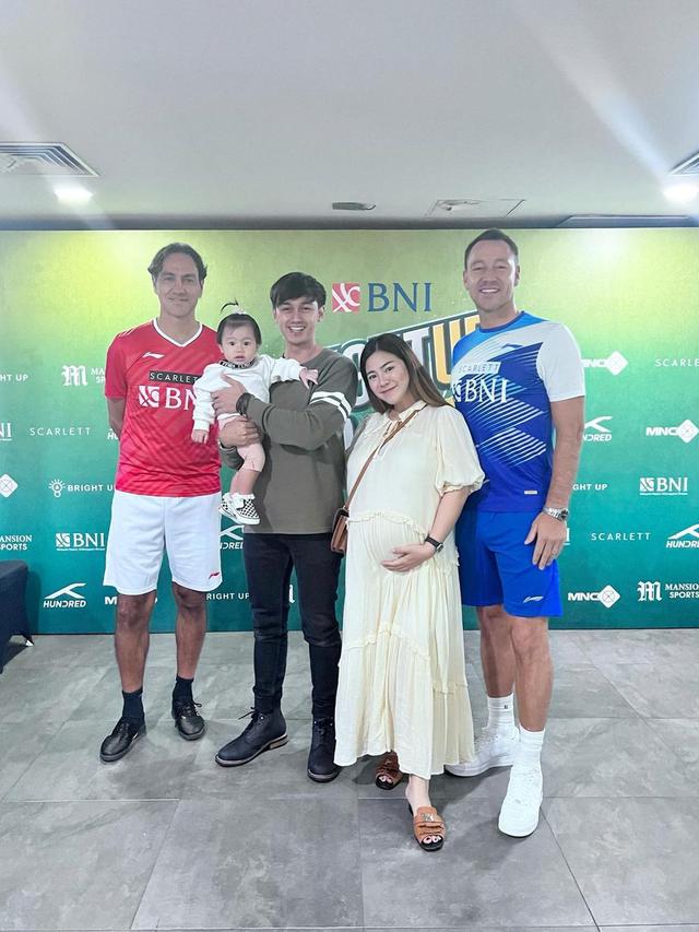 Potert baby Bible saat Digendong Alessandro Nesta dan John Terry