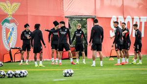 Benfica akan menjamu Real Madrid pada leg pertama playoff babak 16 besar Liga Champions di Estadio da Luz, Lisbon, Rabu (18/2/2026) dini hari WIB. Skuad asuhan Mourinho diprediksi bisa membuat kejutan lagi lantaran punya modal psikologis penting setelah menang 4-2 atas Madrid pada pertemuan sebelumnya. (AFP/Patricia De Melo Moreira)