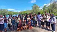 Salah satu kelompok binaan Transformasi Ekonomi Kampung Terpadu (TEKAD) Kementerian Desa, Pembangunan Daerah Tertinggal, dan Transmigrasi (Kemendes PDTT) di Kampung Oransbari, Manokwari Selatan berhasil menambah nilai manfaat kelapa (Istimewa)