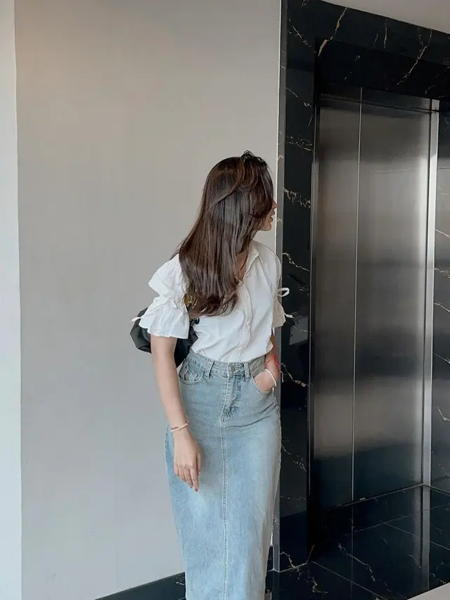 Sarah Manzel sering memakai pakaian yang santai, cocok untuk kamu jadikan inspirasi