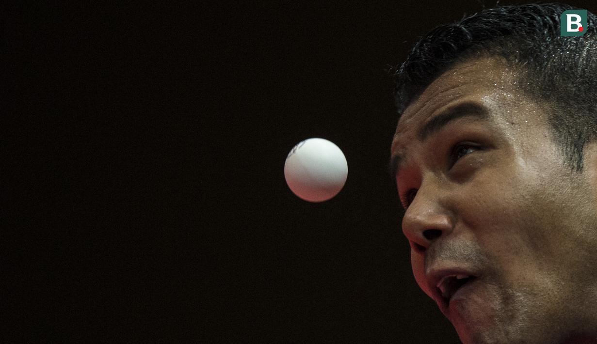Petenis meja Nepal, Amar Lal Malla, berusaha membalikan bola saat melawan petenis meja Mongolia, Chinbat Erdenebayar, pada babak 64 besar Asian Games XVIII di JiExpo Kemayoran, Jakarta, Kamis (29/8/2018). (Bola.com/Vitalis Yogi Trisna)