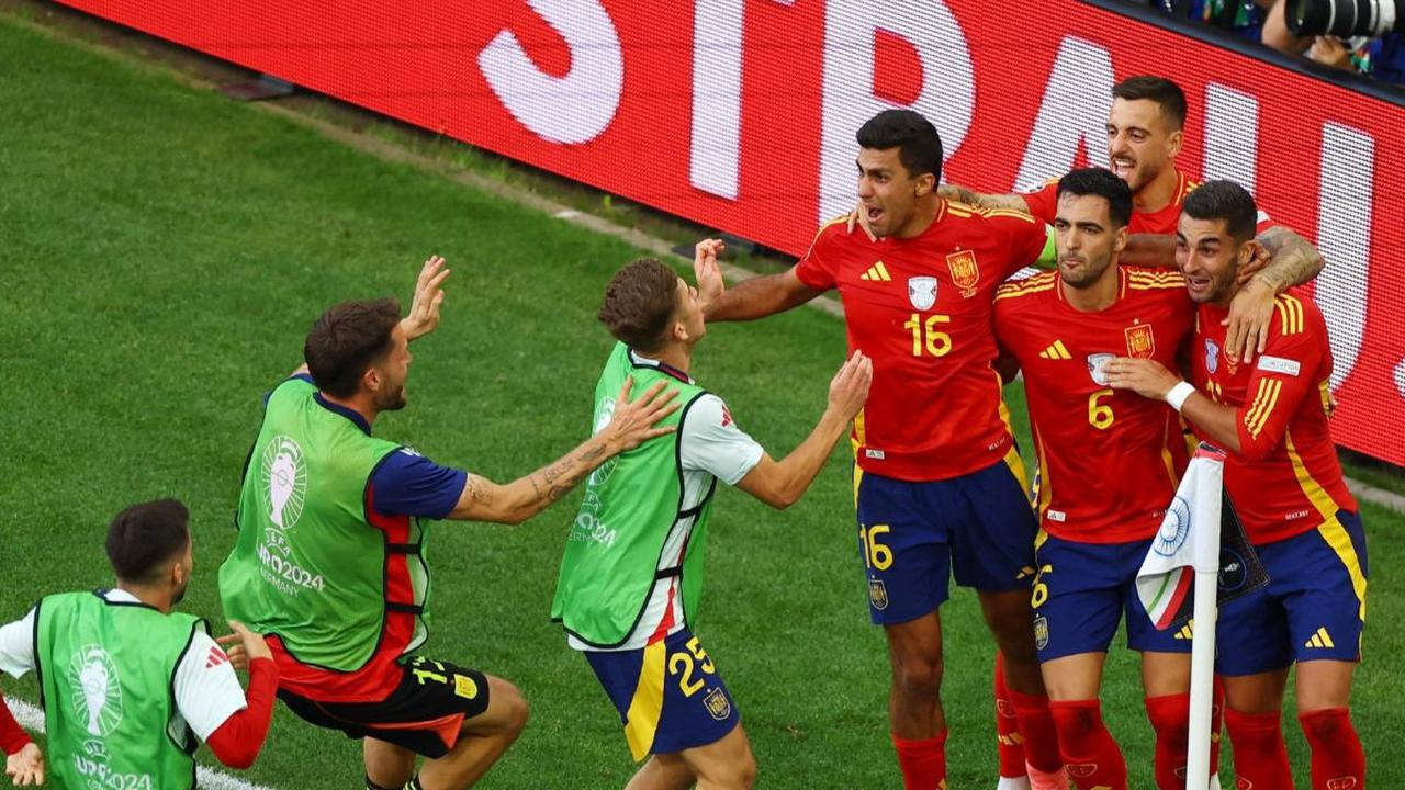 Timnas Spanyol berhasil melangkahkan kakinya ke semifinal Euro 2024 setelah mengalahkan Jerman secara dramatis. Dalam duel yang berlangsung di Stadion Stuttgart Arena, Stuttgart, Jerman, pada Jumat (5/7/2024), Spanyol sukses mengandaskan Jerman dengan sko