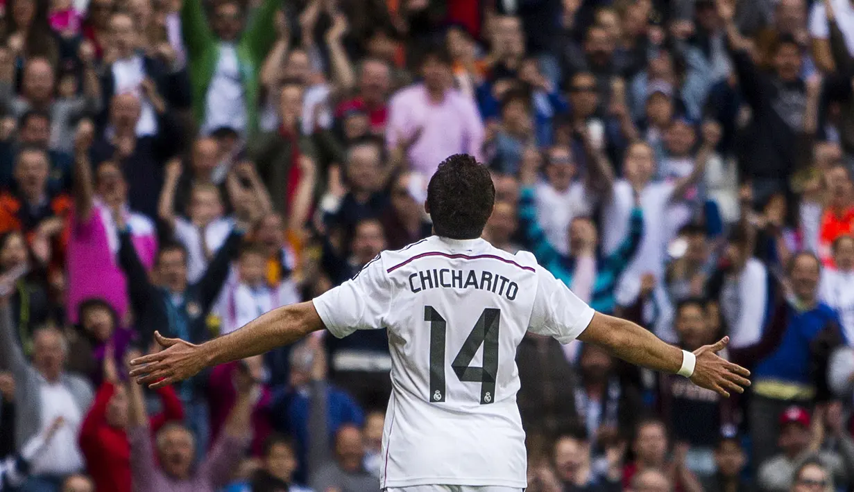 Chicharito pernah memperkuat Manchester United selama 4 musim. Selama periode itu, pemain berkebangsaan Melsiko itu selalu menggunakan nomor punggung 14. (AP Photo/Andres Kudacki)