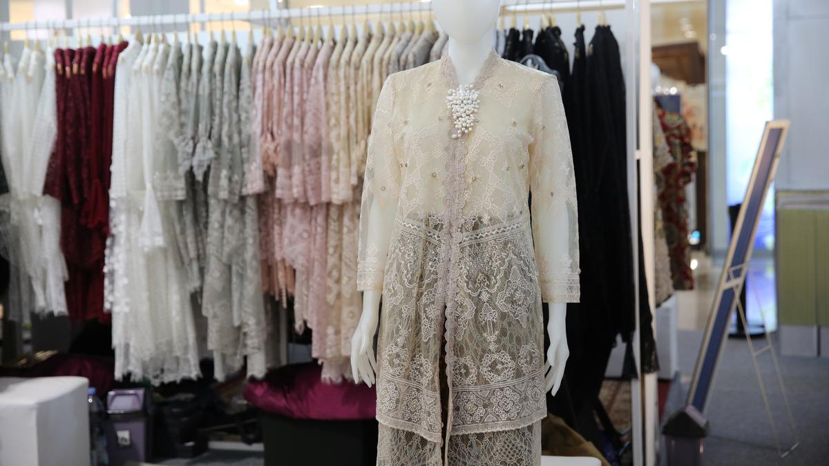 Sarah Dewanto, Brand Fashion Lokal dengan Koleksi Ready to Wear dari Kebaya hingga Dress Lace yang Mencuri Perhatian