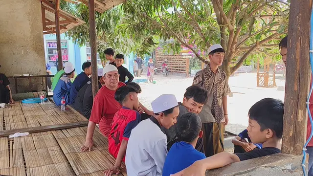 Ratusan santri di Sukabumi dilarikan ke rumah sakit diduga keracunan MBG. (Liputan6.com/Istimewa).