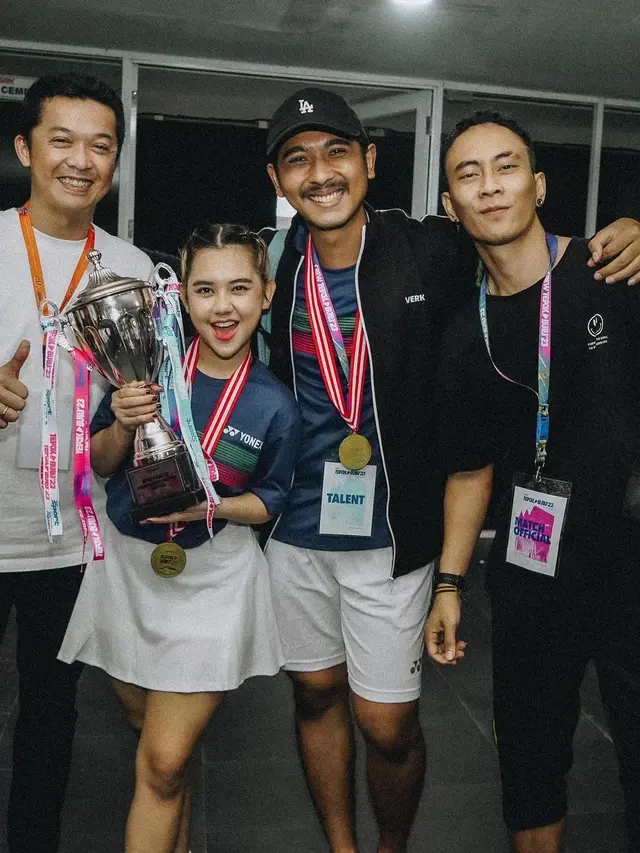 6 Potret Bahagia Arya Saloka dan Ziva Magnolya Raih Juara di Tepok Bulu 2023