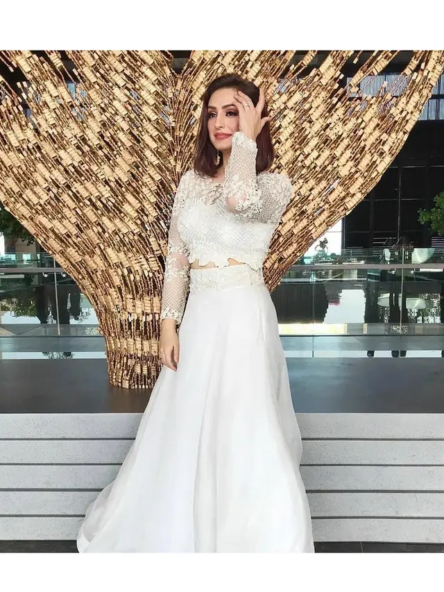 Enggak Kalah Cetar, Ini 6 Gaya Glamor Hana Shabab Ibu Tania Nadira