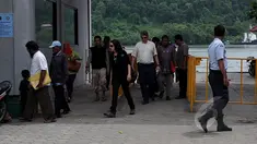 Keluarga terpidana mati kasus narkoba Rodrigo Gularter asal Brasil usai melakukan kunjungan di lapas Pasir Putih, Nusakambangan, Jateng, Kamis (5/3). Jelang eksekusi, keluarga terpidana mati mendatangi Lapas Pulau Nusakambangan. (Liputan6.com/Johan Tallo)