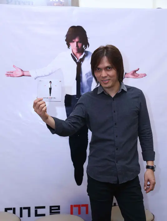 Dalam album ini Once diberikan kepercayaan penuh oleh labelnya dalam proses penggarapan. Mulai dari genre musik pada tiap lagu yang dimasukkan, lalu musisi-musisi yang terlibat, juga pada penggarapan artistiknya. (Nurwahyunan/Bintang.com)