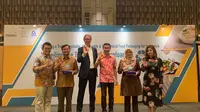 Hanggara Sukandar, Akhmad Zainal Abidin, Walter van het Hof, Wahyudi Sulistya, Sutanti Siti N., Christine Halim (kiri ke kanan) dalam seminar peluncuran program "Yok Yok Ayok Daur Ulang" pada Rabu (18/9/2019) di Ayana MidPlaza Hotel, Jakarta Pusat. (dok. liputan6.com/Novi Thedora)