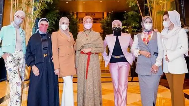 7 Gaya Mulan Jameela Bareng Rekan DPR, Bak Sosialita