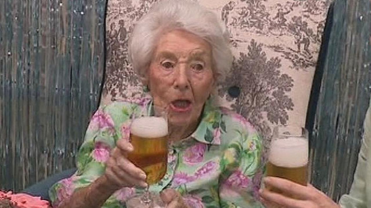 Nenek Berusia 110 Tahun Ini Minum Bir Setiap Hari, Disebut Rahasia Umur Panjang