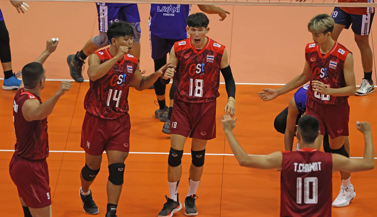 Selebrasi para pemain Timnas Bola Voli Putra Thailand setelah meraih poin menghadapi Indonesia pada laga terakhir putaran kedua SEA V League 2023 di di Santa Rosa Sports Complex, Laguna, Filipina, Minggu (30/7/2023). Indonesia menang 3-2 (25-27, 20-25, 25-21, 25-21 dan 15-9) dan menjadi juara. (Phillippines National Volleyball Federation)