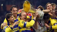 Dewasa ini, banyak penggemar sepak bola modern mengenal Parma sebagai klub semenjana di Liga Italia. Namun, siapa sangka jika klub tersebut termasuk dalam jajaran The Magnificent Seven dan dihuni oleh para pemain top. Berikut 10 pemain bintang Parma di Era 1990-an. (AFP/Boris Horvat)