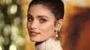 <p>Taylor Hill menghadiri pemutaran perdana film "Babylon" di Academy Museum of Motion Pictures, Los Angeles, California, Amerika Serikat, 15 Desember 2022. Anting-anting mutiara menambah kesan mewah Taylor Hill pada acara tersebut. (Phillip Faraone/Getty Images for Paramount Pictures/AFP)</p>