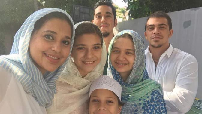 Menikah Tiga Kali Ini 7 Potret Ayu Azhari Dan Keenam Anaknya Hot Liputan6 Com