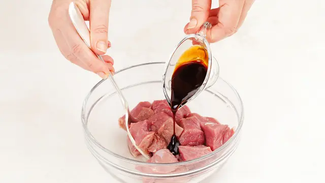 ilustrasi kenali aneka kecap untuk berbagai olahan masakan/Hrynevich Yury/shutterstock