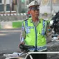 Untuk membayar utang-utangnya, Bripka Seladi memilih mengumpulkan sampah. Padahal, jabatan polisi yang didudukinya dianggap lahan basah. (Liputan6.com)