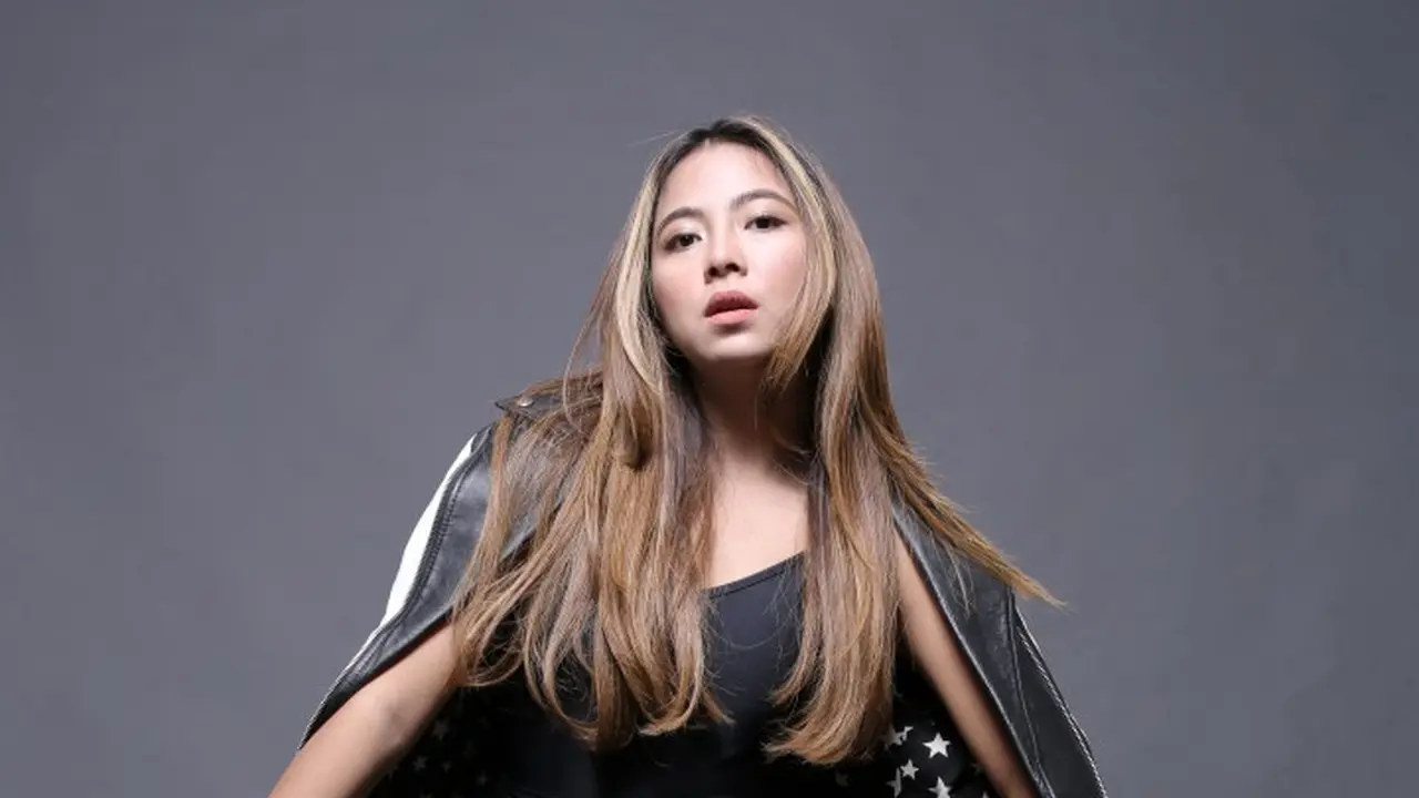 [Bintang] Video: Nadia Vega Gaet DJ Ternama di Indonesia