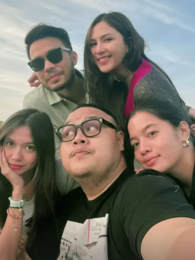 Potret Bucin Yakup Hasibuan dan Jessica Mila, Kompak Pakai Outfit Cerah Saat Liburan di Amsterdam