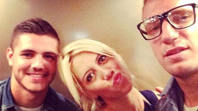 Mauro Icardi (kanan), Wanda Nara (tengah) dan Maxi Lopez (101greatgoals)