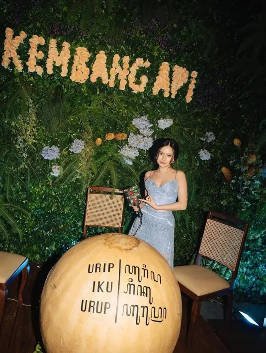 Mereka juga menyebut Hanggini cantik seperti Cinderella di dunia nyata [instagram/hanggini]