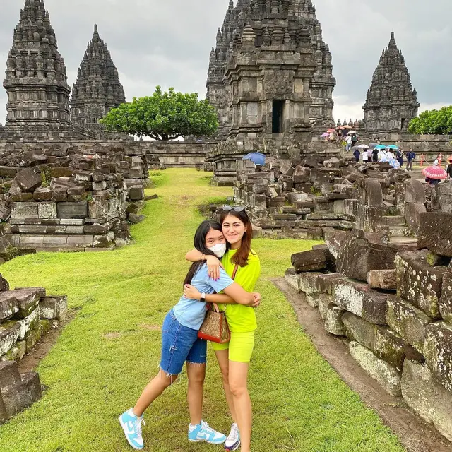 6 Potret Ade Bunga Niari Mantan Istri Pertama Andika Kangen Band dan