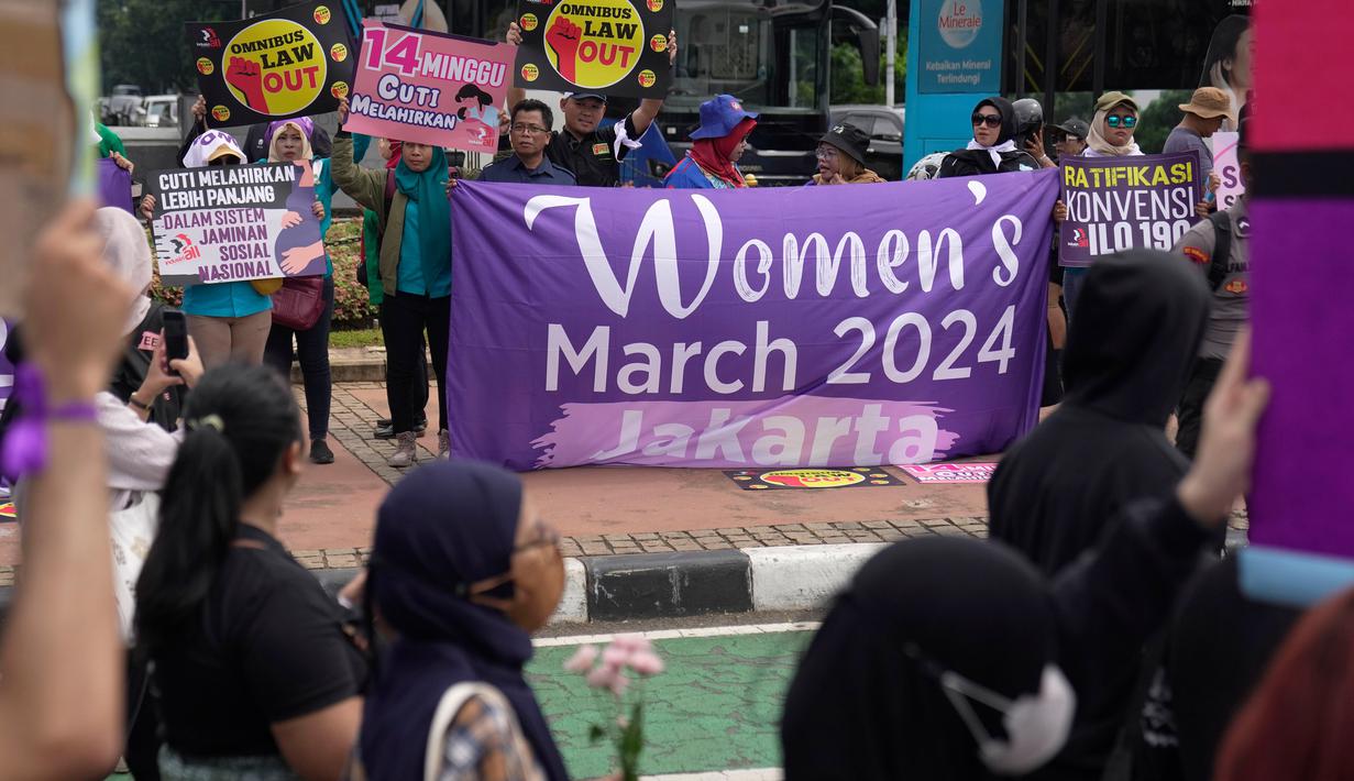 Mereka menyuarakan keprihatinan atas kondisi demokrasi di Indonesia. (AP Photo/Dita Alangkara)