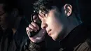<p>Wi Ha Joon akan berperan sebagai Jung Ki Chul, pemimpin kejam Aliansi Gangnam, yang berhasil mencapai puncak geng. Dalam hal kesuksesan, Jung Ki Chul bersedia melakukan segala hal. Namun, bos mafia yang kejam itu mengalami konflik emosi dengan Park Joon Mo dan Yoo Eui Jung. (Foto: Disney+ Hotstar via Soompi)</p>