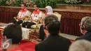 Menteri Sosial, Khofifah Indar Parawansa mendampingi Presiden Jokowi saat memperingati Hari Anti Narkoba Internasional di Istana Negara, Jumat (26/6/2015). (Liputan6.com/Faizal Fanani)