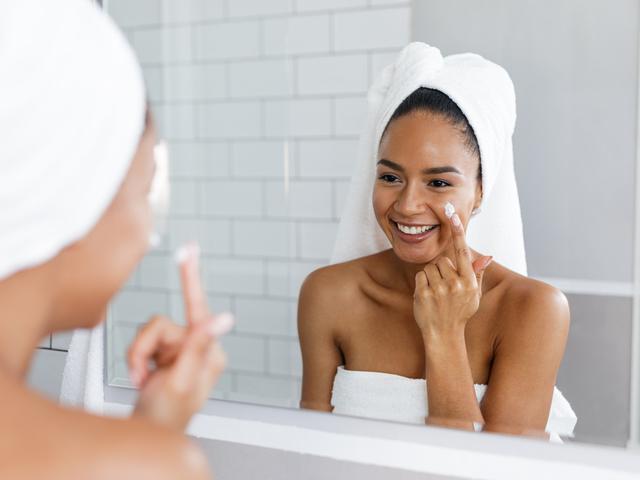 Jangan Sampai Salah Ini Perbedaan Produk Makeup Cc Dan Dd Krim Yang Wajib Anda Ketahui Fashion Beauty Liputan6 Com