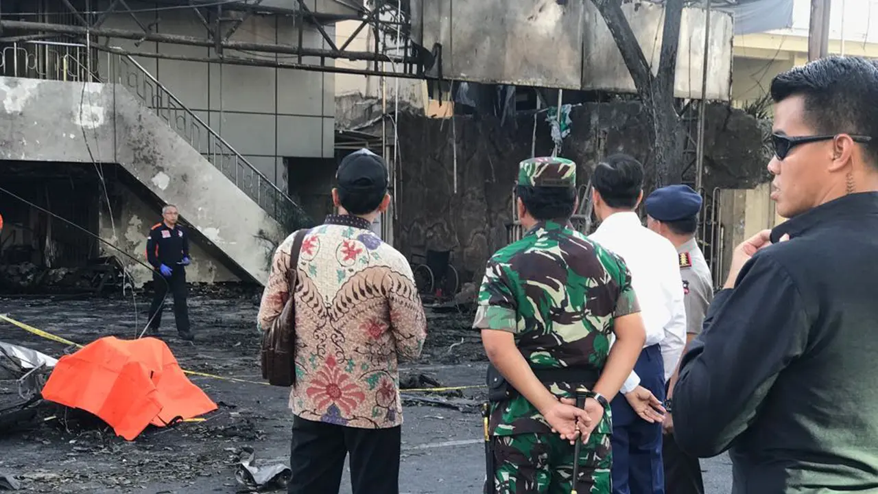 Jokowi Tinjau Lokasi Ledakan Bom Gereja