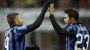 Duo striker Inter Milan, Mauro Icardi dan Eder merayakan gol ke gawang Chievo. Pada laga Serie A selanjutnya La Beneamata akan menghadapi Verona. (Reuters/Alessandro Garofalo)