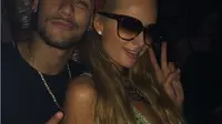 Heboh, Selfie Mesra Neymar Peluk Paris Hilton