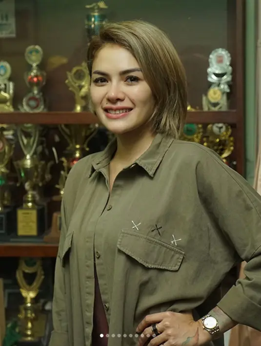 "Terakhir waktu Niki masih di Italy, Niki sempet mimpi sekali, habis itu Niki cerita sama pacar Niki soalnya Niki nangis bangun tidur, kaya benar.” Ujarnya. (Instagram/nikitamirzanimawardi_17)