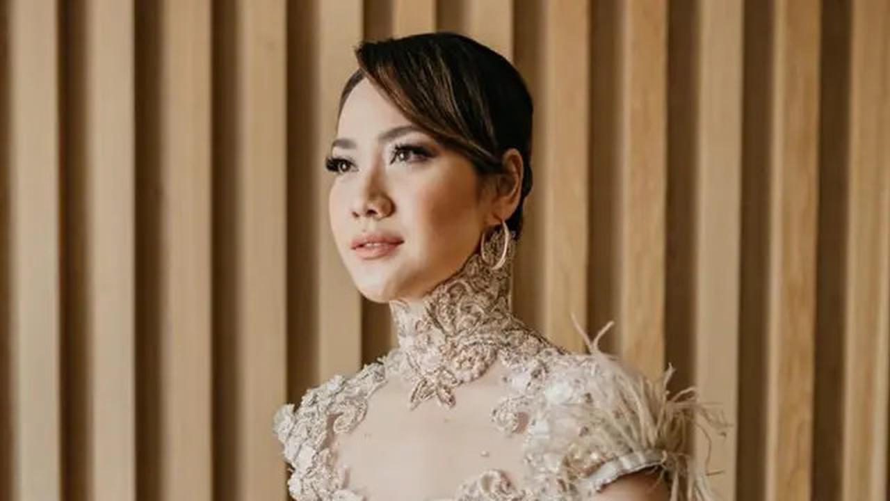 Model Kebaya Modern Pilihan BCL, Inspirasi Gaya Wanita Anggun dan Berkelas di Usia 40an