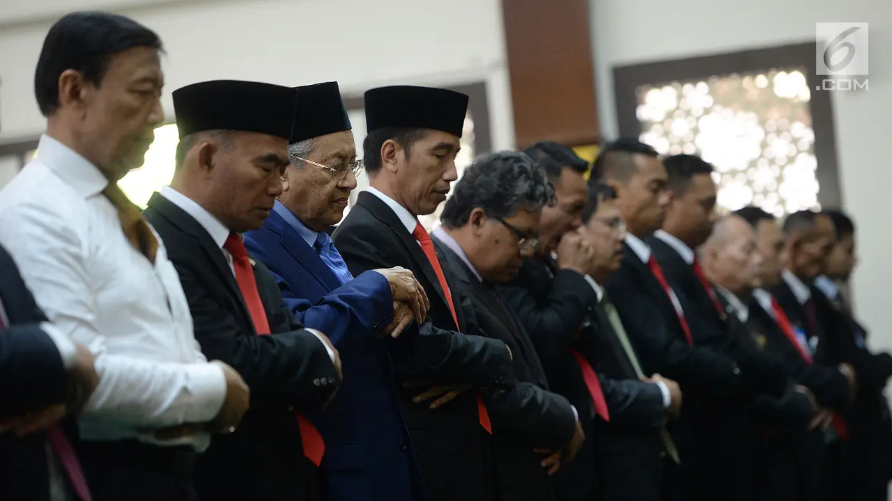 Jokowi dan Mahathir Salat Jumat Bersama