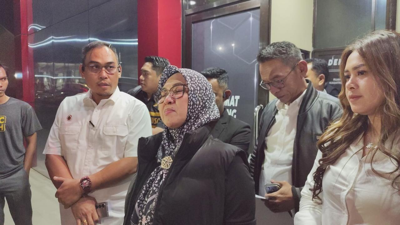 Bupati Gowa Siti Husniah Talenrang usai menjalani pemeriksaan di Mapolresta Gowa. (merdeka.com/istimewa).