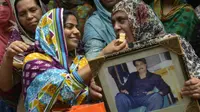 Keluarga Zulfiqar Ali di Lahore, Pakistan, bergembira menyambut pembatalan eksekusi mati, Jumat (29/7/2016). (BBC)