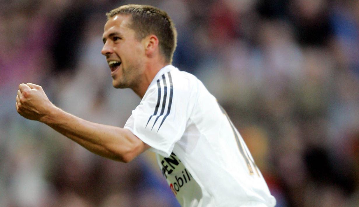 Michael Owen - Pemain yang meraih Ballon d’Or 2001 saat berseragam Liverpool ini memutuskan untuk bergabung dengan Real Madrid pada 2004. Namun keputusannya menjadi petaka, Owen kerap berada di bangku cadangan dan diperparah sering cedera selama di Real Madrid. (AFP/Pornchai Kittiwongsakul)