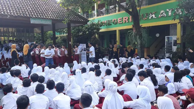 Yayasan Pundi Amal Peduli Kasih (YPP) SCTV-Indosiar bersama Lembaga Penelitian & Pengabdian kepada Masyarakat Akademi Televisi Indonesia LPPM ATVI) menggelar kegiatan literasi media dengan tema “Gemar Membaca” di SDN 04 Sukatani