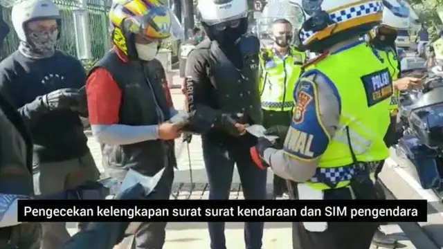 Pengecekan kelengkapan Surat Tanda Nomor Kendaran (STNK) (Satpatwal Polda Metro Jaya)